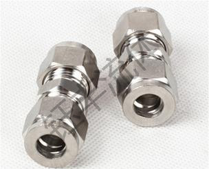 304不锈钢直通中间卡套接头1