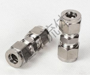 304不锈钢直通中间卡套接头